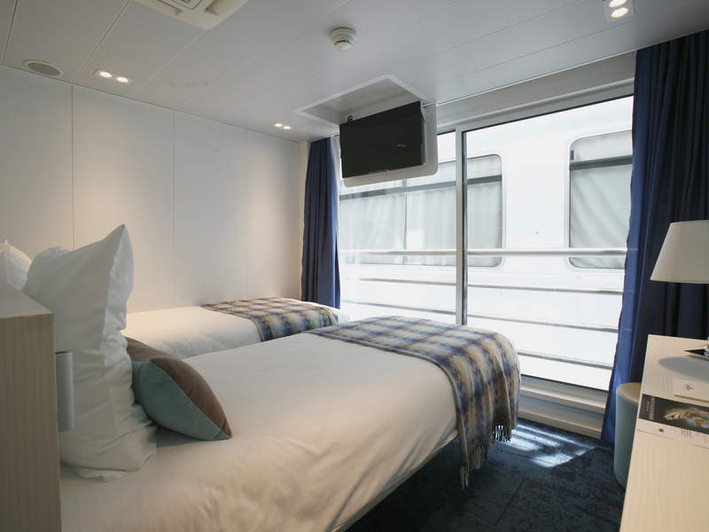 Middle Deck 2 Adjustable Twin Beds - Cat. B